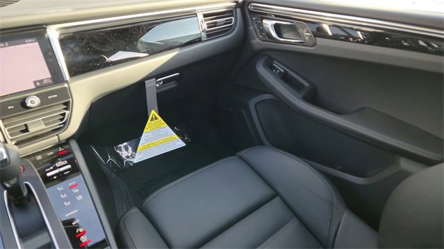 Certified 2025 Porsche Macan image 20