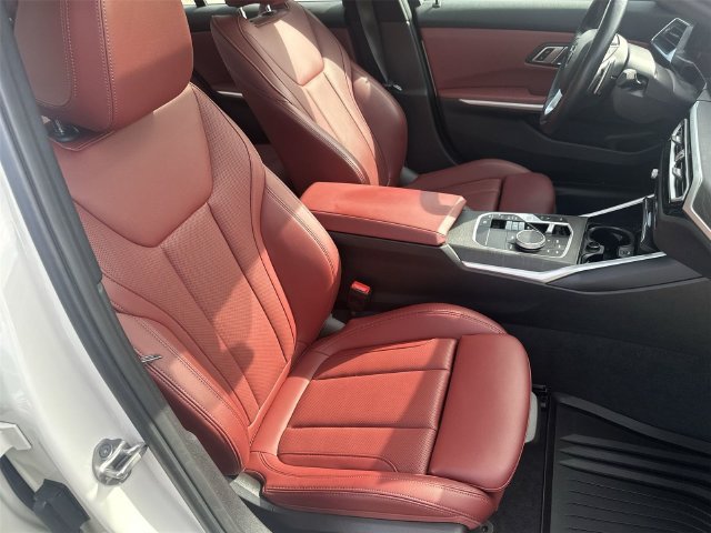Certified 2023 BMW 330i xDrive Sedan w/ Premium Package AWD/4WD image 34
