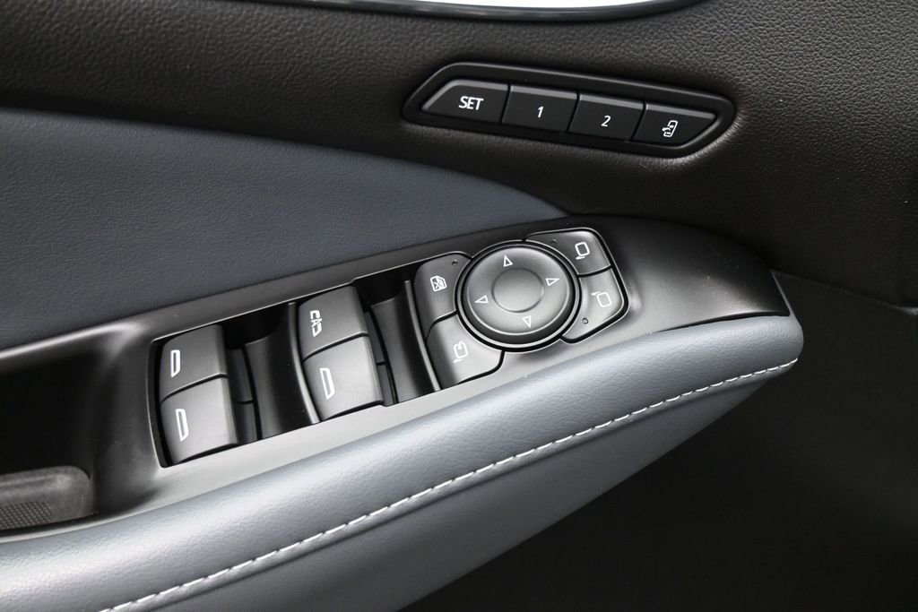 Used 2023 Buick Enclave Premium w/ Experience Buick Package FWD image 4