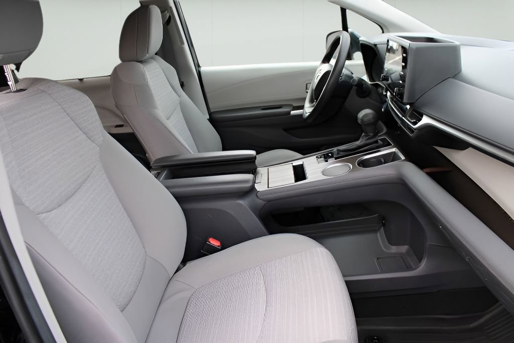 Certified 2023 Toyota Sienna LE image 21