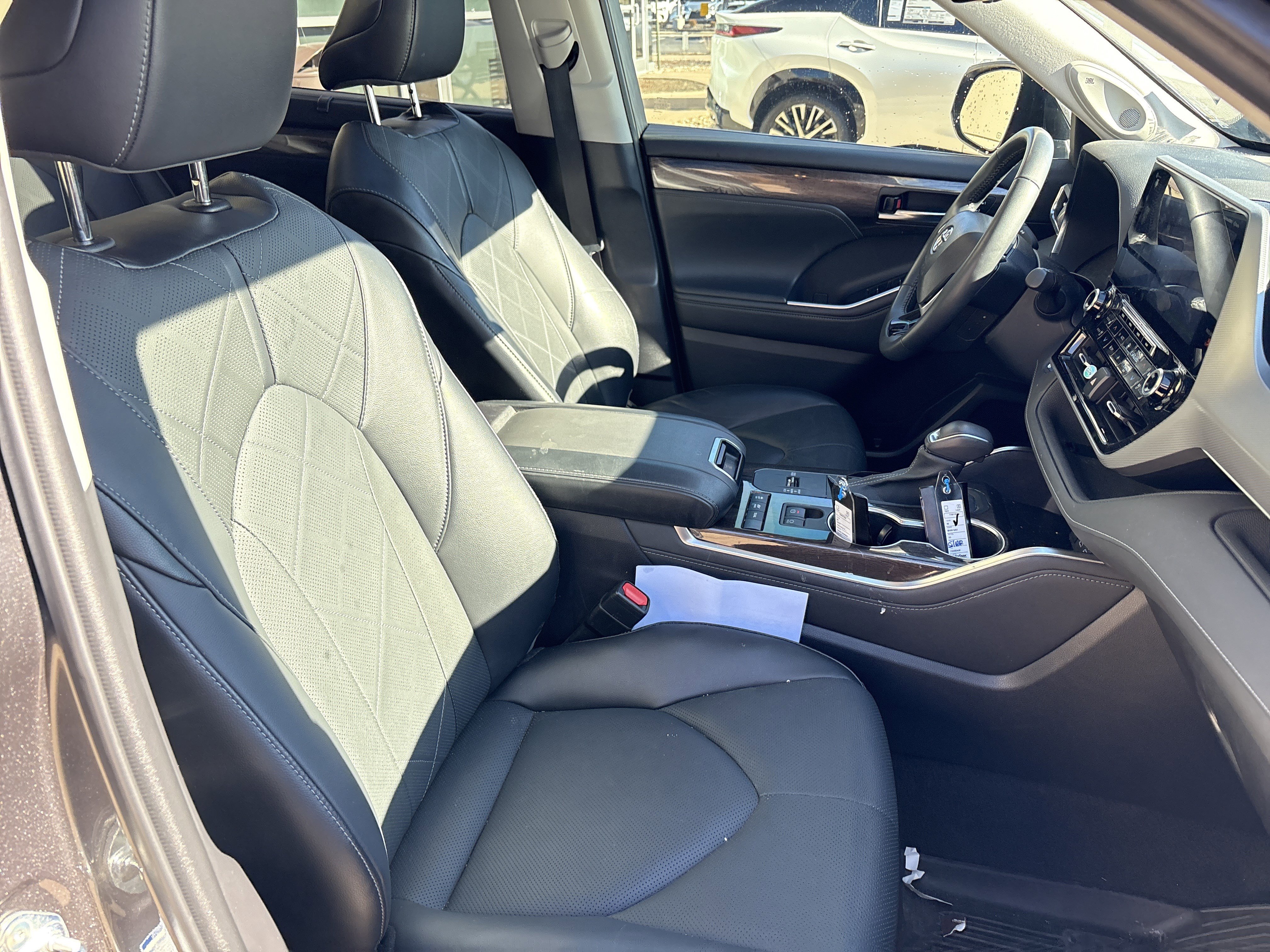 Used 2022 Toyota Highlander Platinum image 33