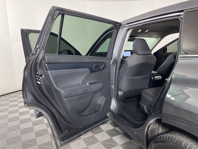Used 2024 Toyota Highlander LE image 45