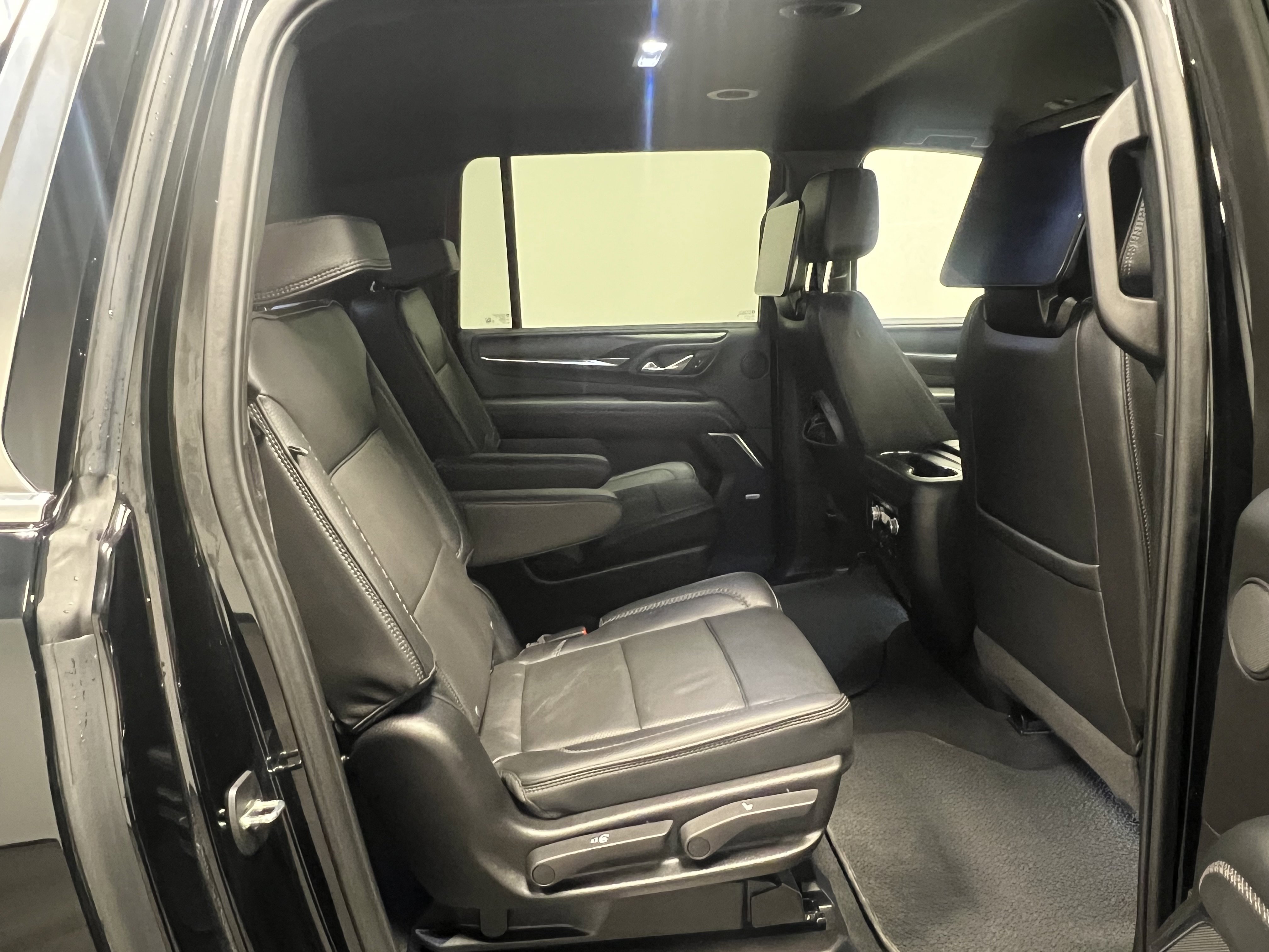 Used 2024 GMC Yukon XL Denali image 16