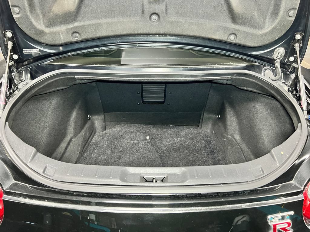 Used 2019 Nissan GT-R Premium w/ Premium Interior Package AWD/4WD image 18