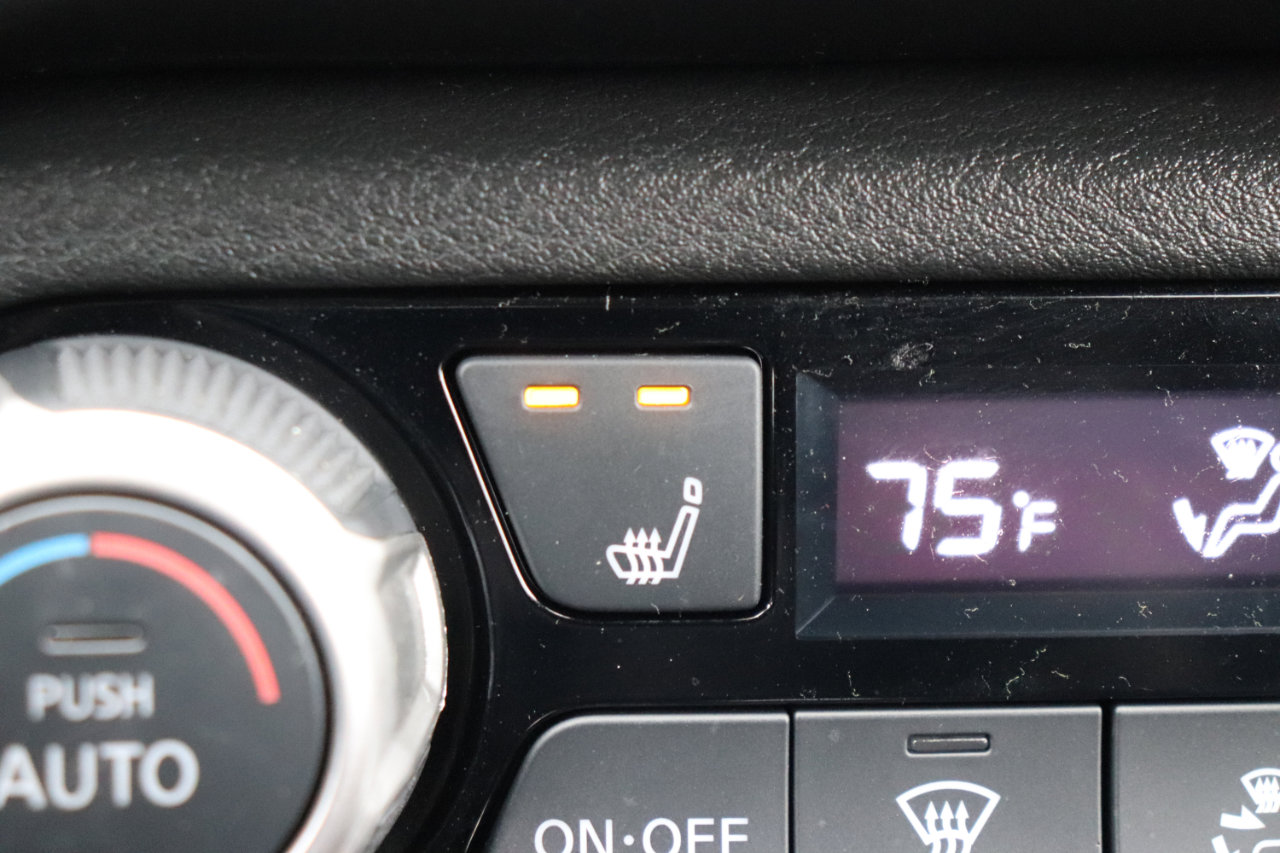 Used 2024 Nissan Versa SR image 32