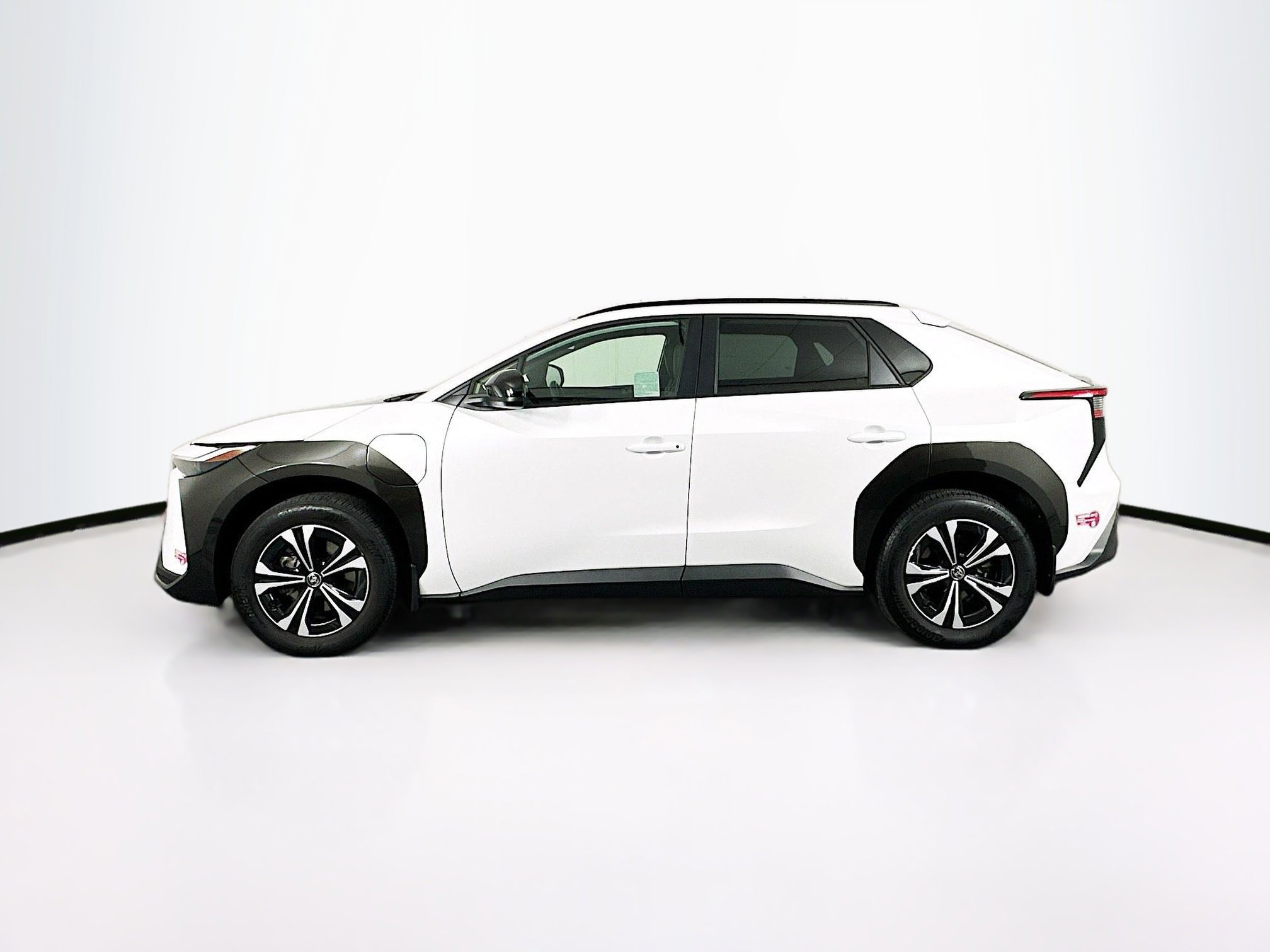 Used 2024 Toyota bZ4X FWD image 4