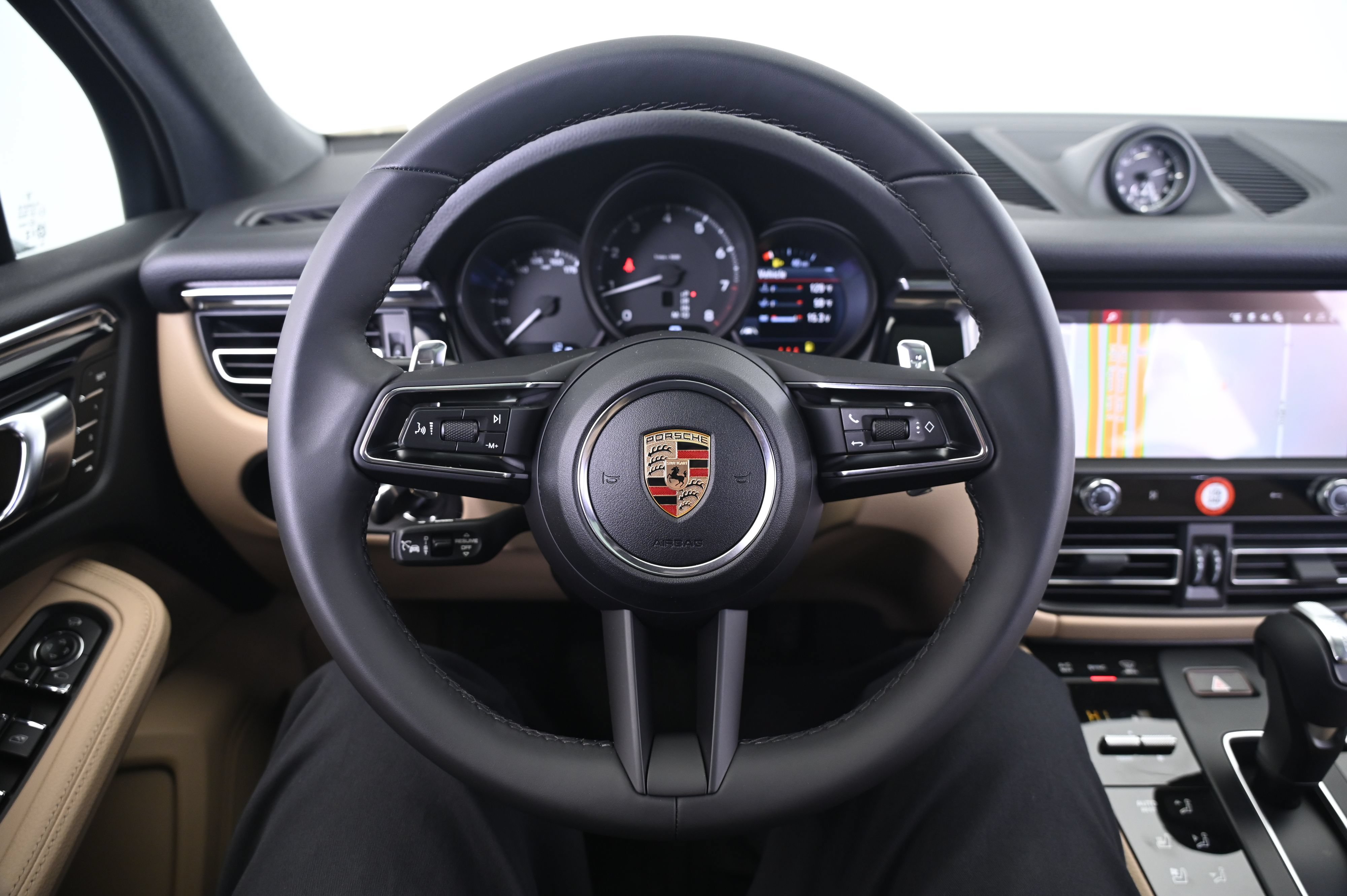 Certified 2026 Porsche Macan AWD/4WD image 35