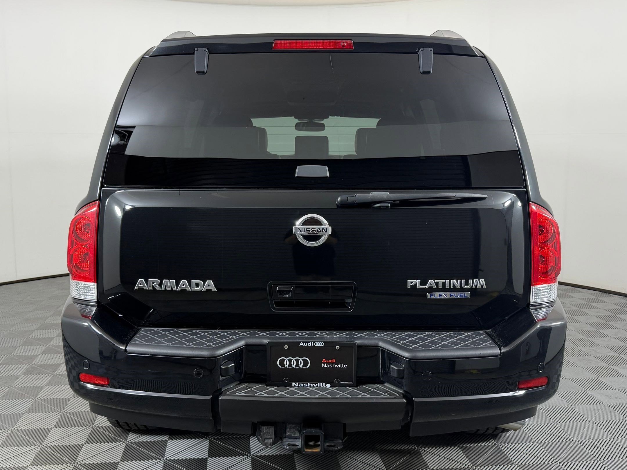 Used 2015 Nissan Armada Platinum RWD image 10