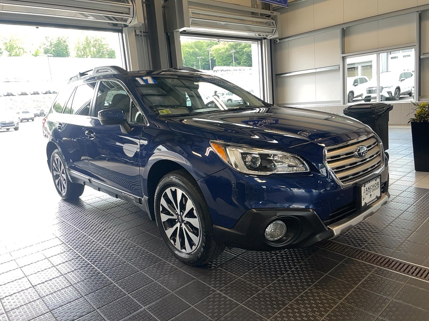 Used 2017 Subaru Outback 2.5i Limited AWD/4WD image 1