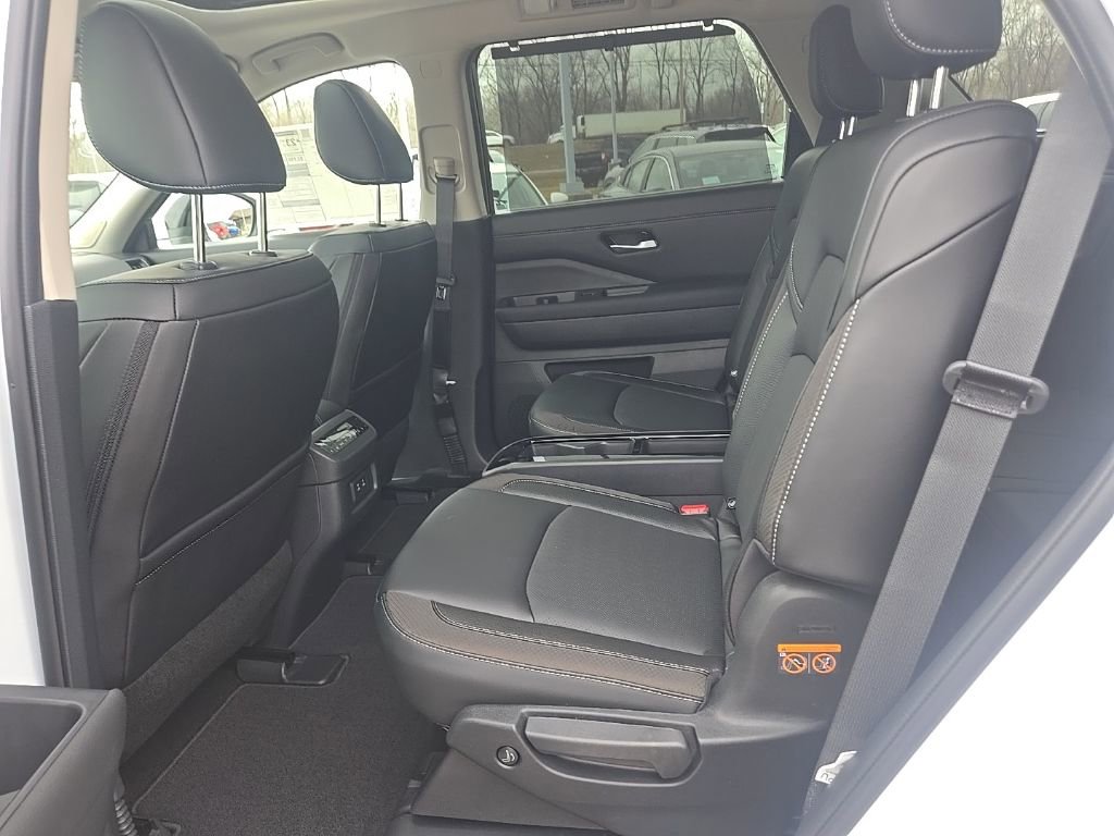 New 2026 Nissan Pathfinder SL image 36