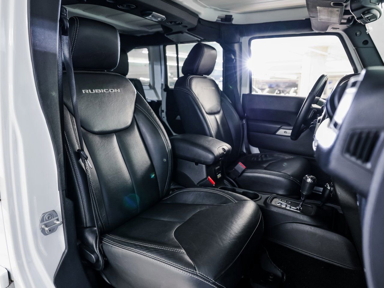 Used 2017 Jeep Wrangler Unlimited Rubicon w/ Connectivity Group image 27