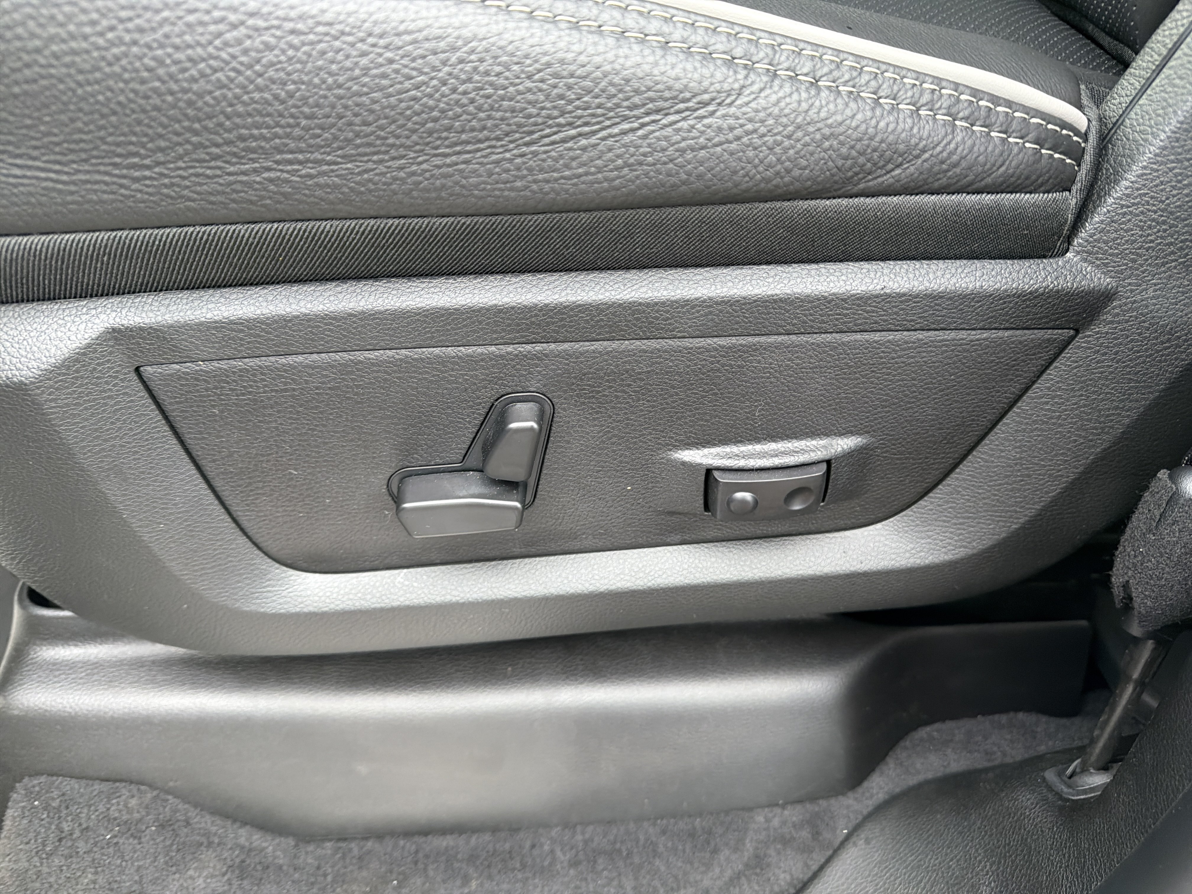 New 2026 RAM 2500 Limited AWD/4WD image 16