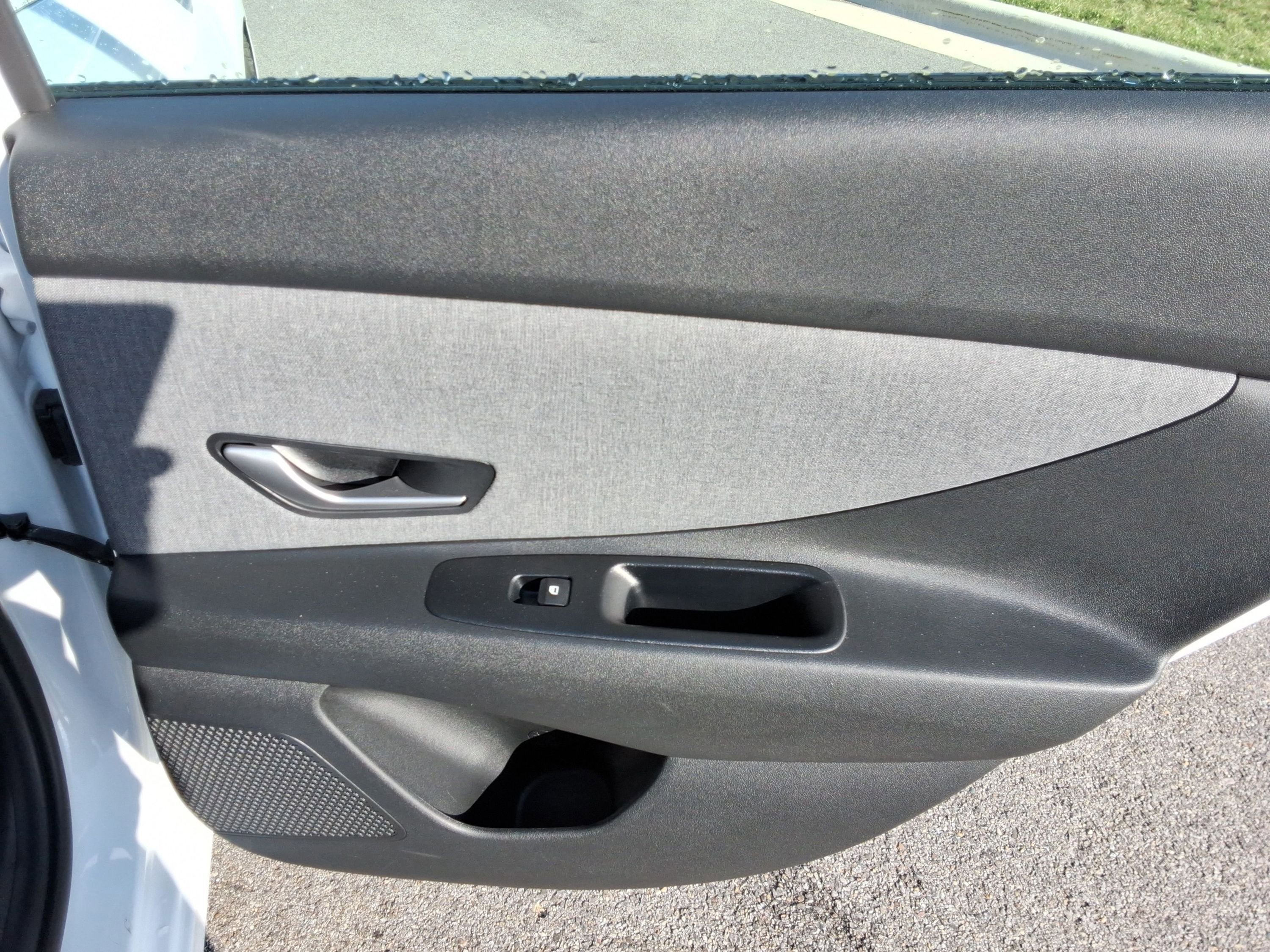 Used 2025 Hyundai Elantra Limited image 23