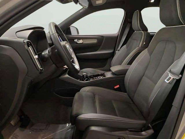Used 2025 Volvo XC40 B5 Plus AWD/4WD image 19