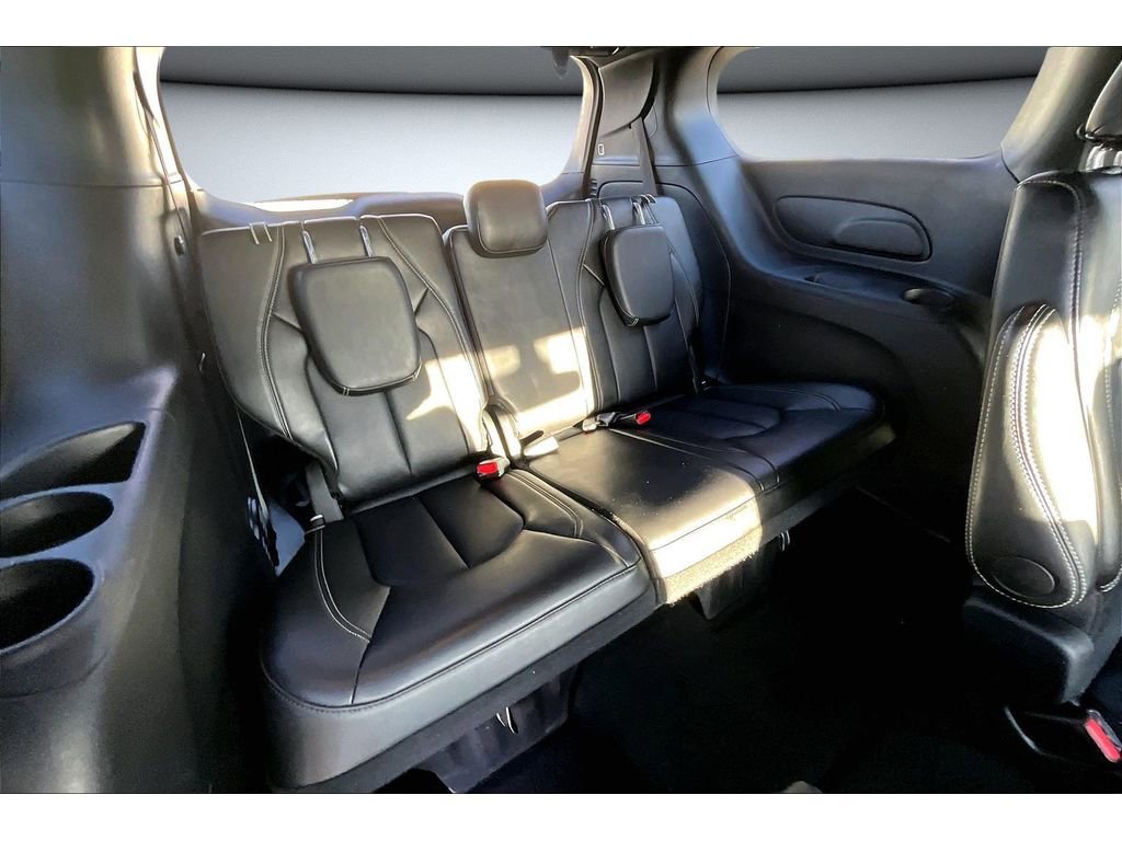 Used 2025 Chrysler Pacifica Select image 31