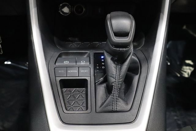 Used 2021 Toyota RAV4 LE image 34
