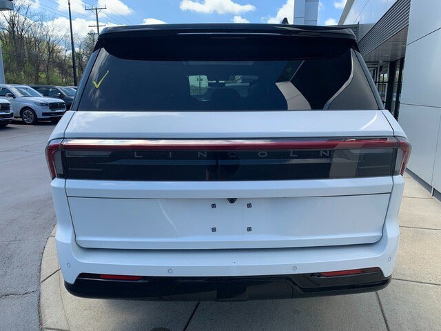 New 2026 Lincoln Navigator Black Label image 4