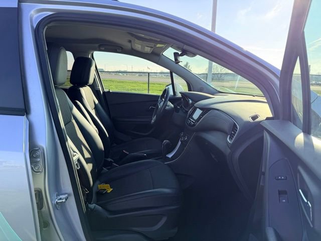 Used 2022 Chevrolet Trax LT w/ Sport Edition image 11