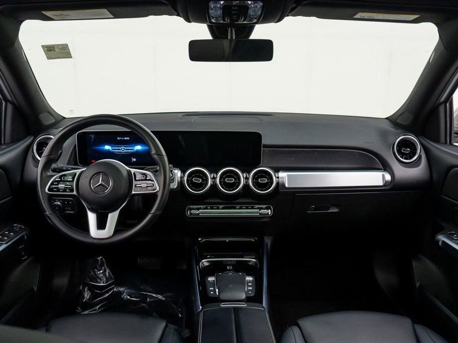 Used 2021 Mercedes-Benz GLB 250 4MATIC w/ Premium Package image 11