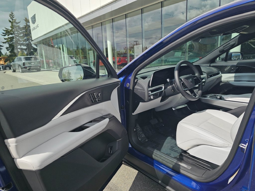 Certified 2024 Cadillac Lyriq Luxury AWD/4WD image 21