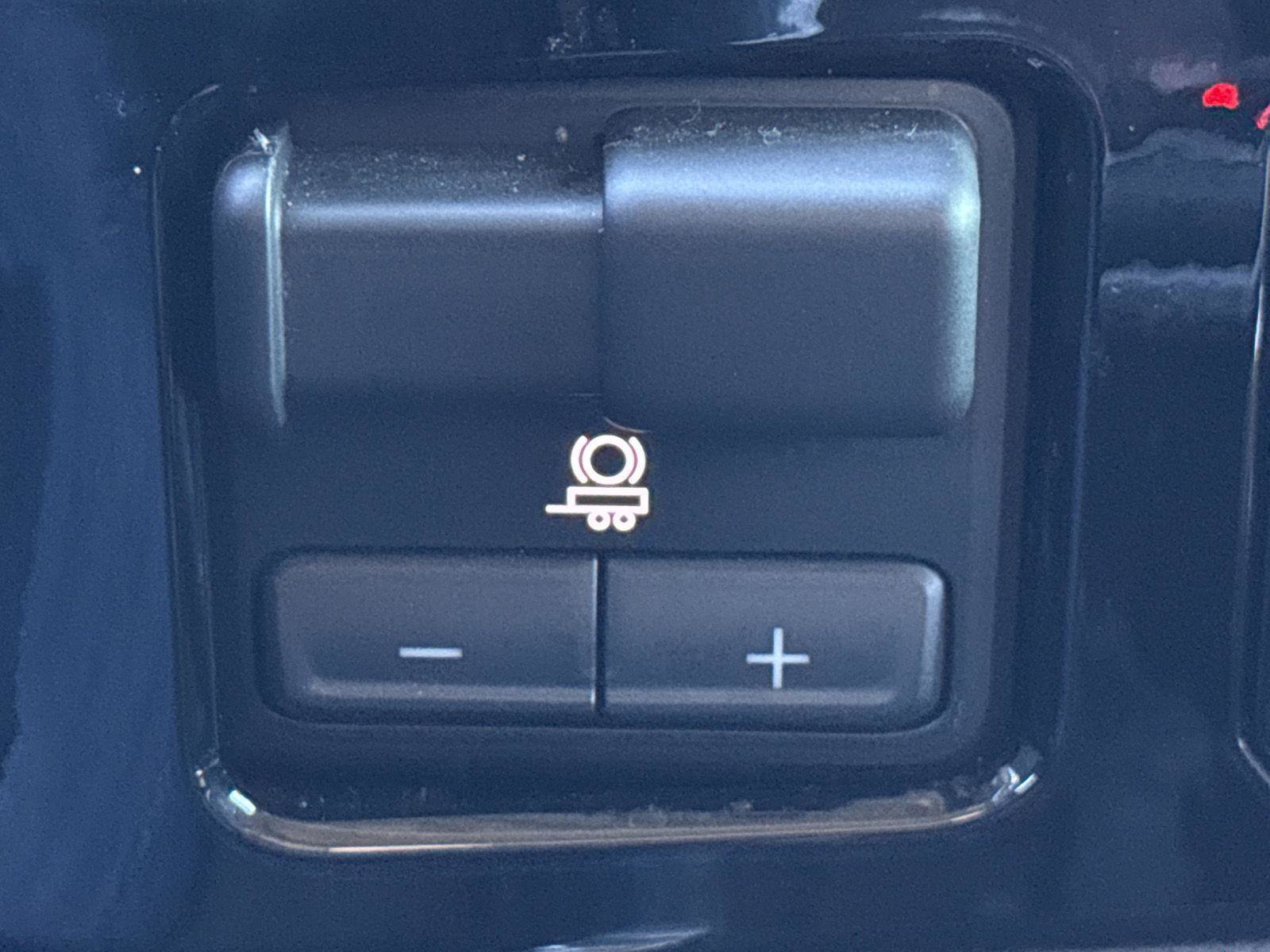 Used 2024 Chevrolet Silverado 1500 LT Trail Boss w/ Convenience Package II image 2