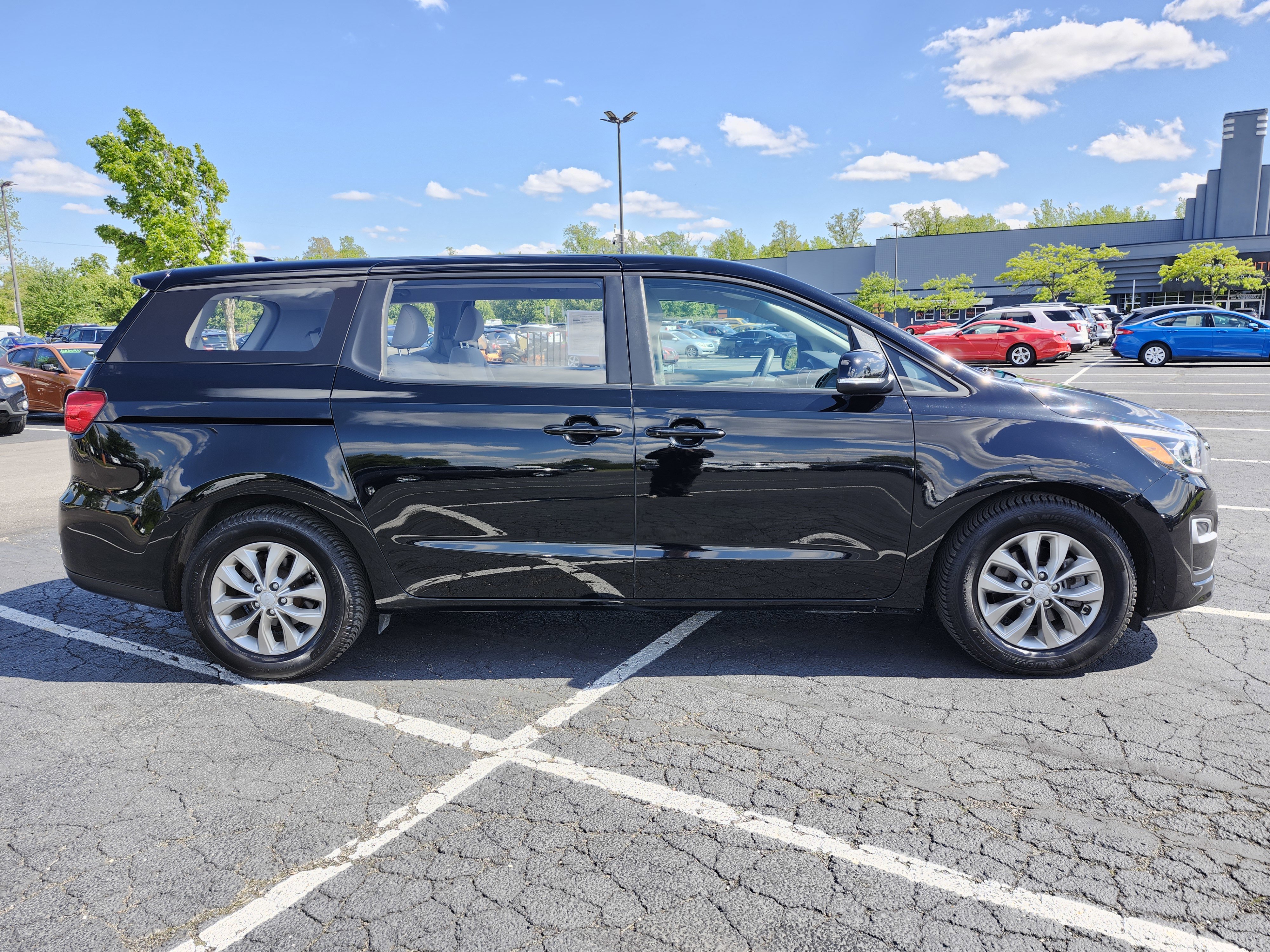 Used 2020 Kia Sedona L FWD image 16