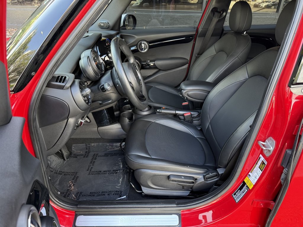 Used 2020 MINI Cooper 4-Door Hardtop w/ Premium Package FWD image 13