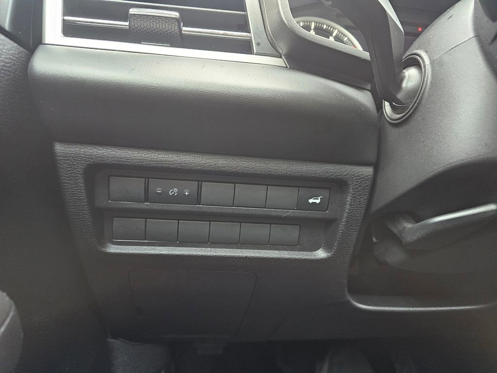 Used 2024 Mitsubishi Outlander SE image 19