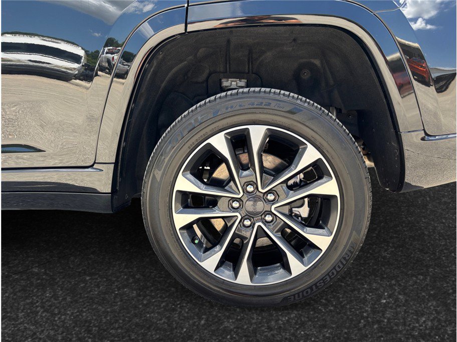 Used 2023 Jeep Grand Cherokee Overland image 16