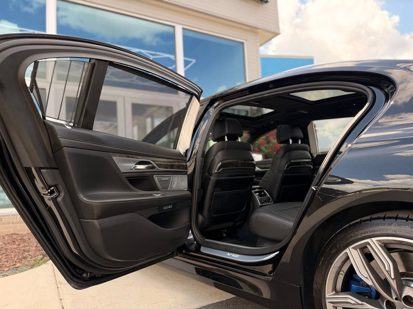 Used 2018 BMW M760i xDrive AWD/4WD image 25