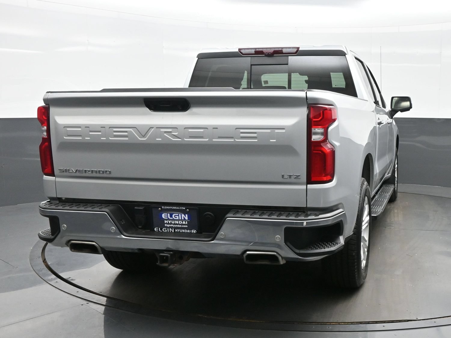 Used 2022 Chevrolet Silverado 1500 LTZ w/ LTZ Premium Package AWD/4WD image 5