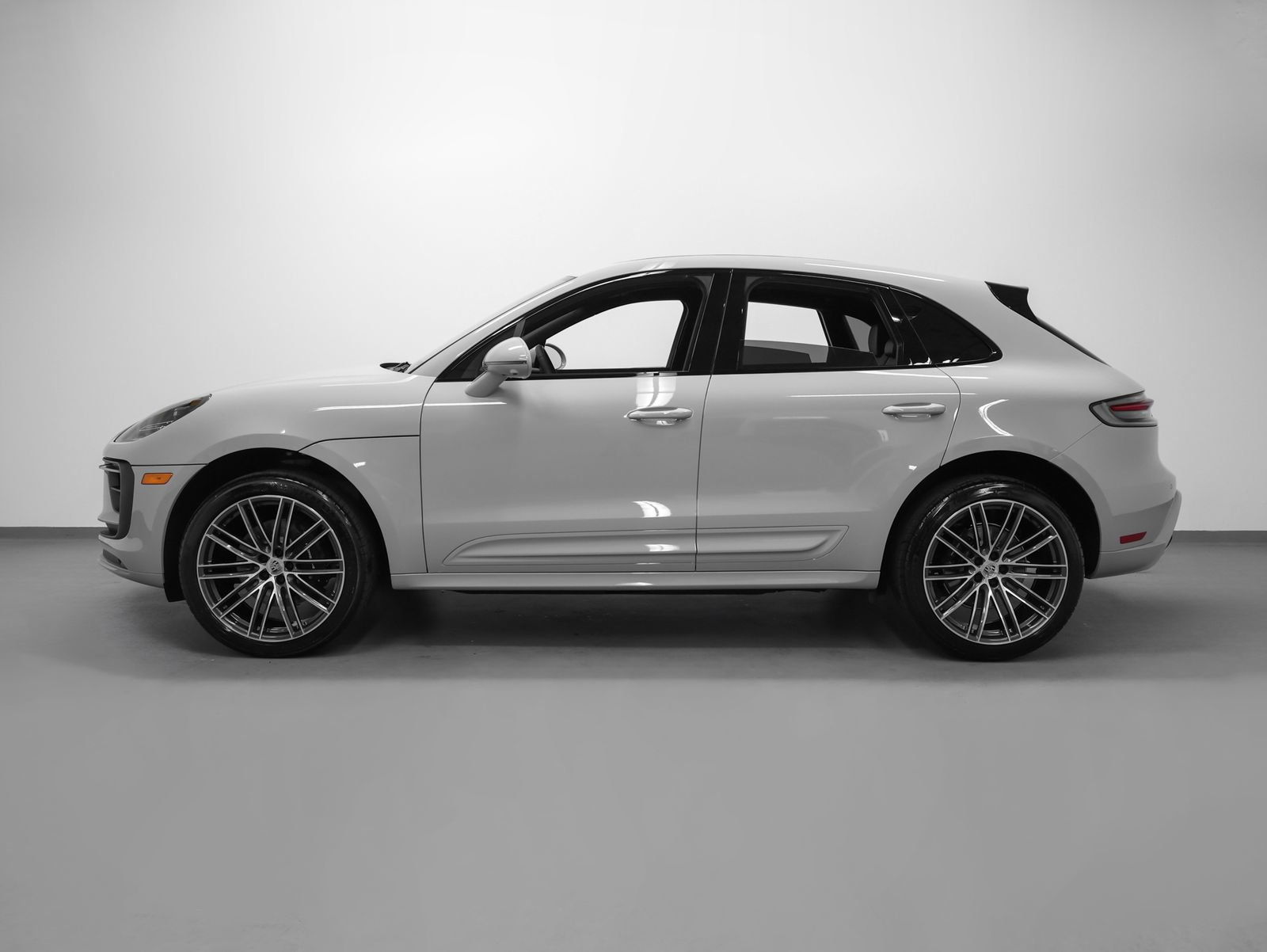 New 2026 Porsche Macan image 2