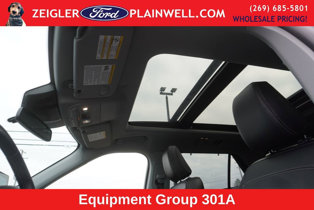 Used 2023 Ford Explorer Limited w/ Limited Technology Package image 2