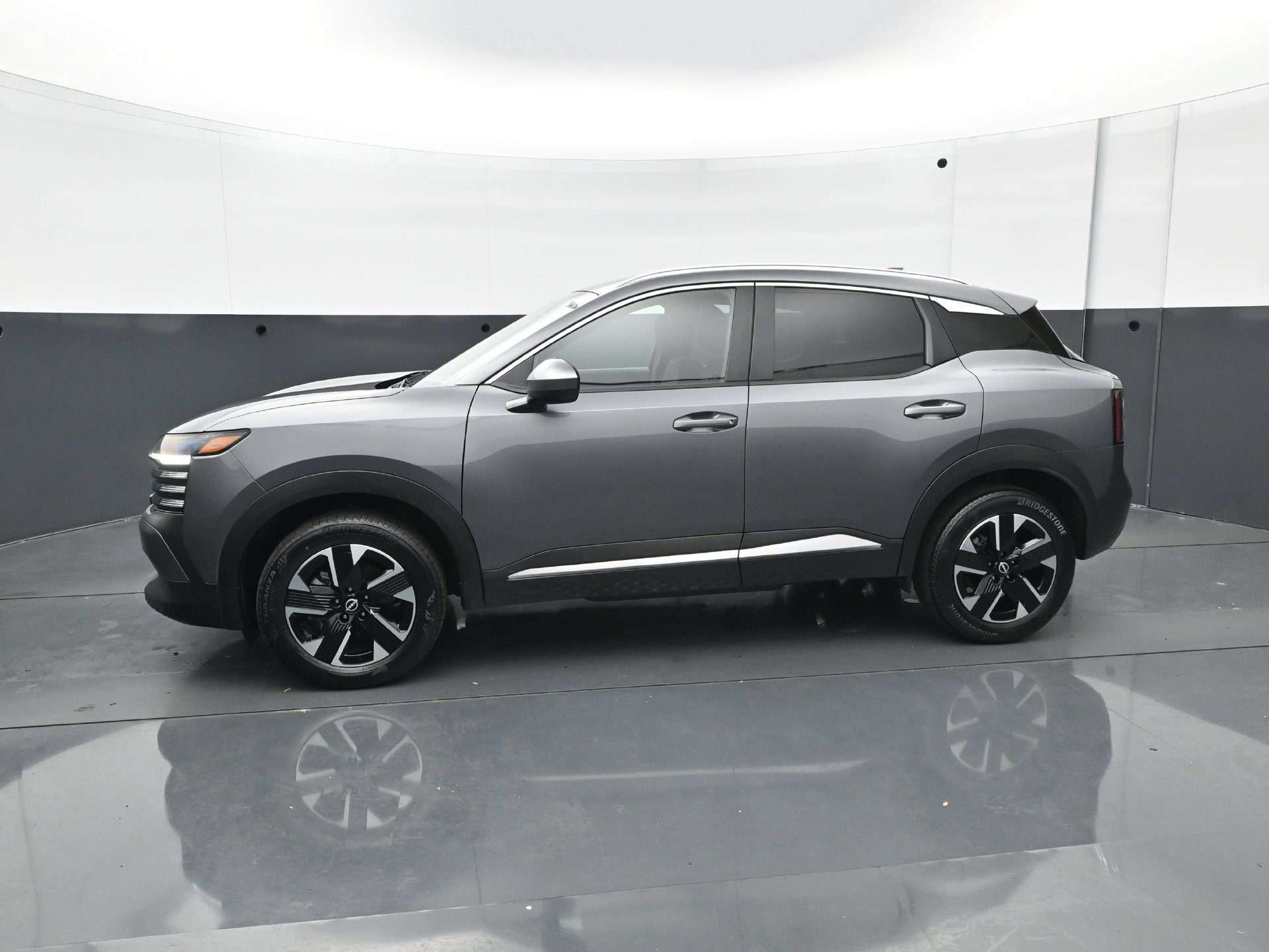 Used 2025 Nissan Kicks SV w/ SV Premium Package AWD/4WD image 3
