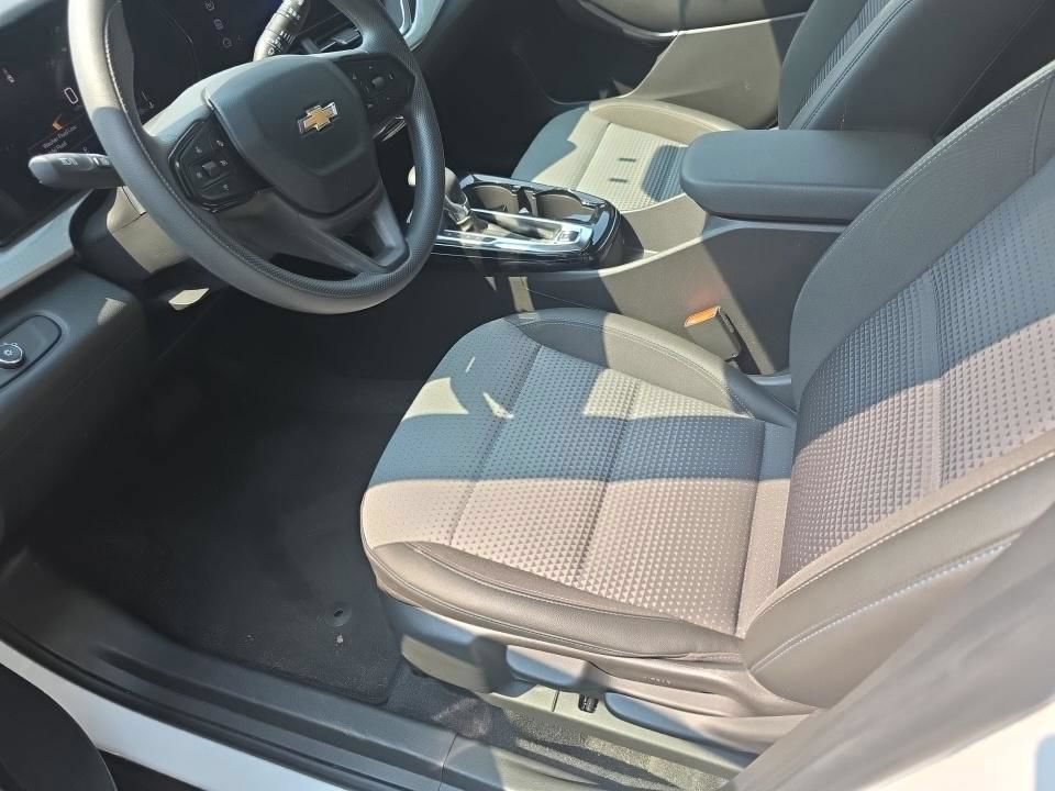 Used 2024 Chevrolet Trax LT FWD image 7