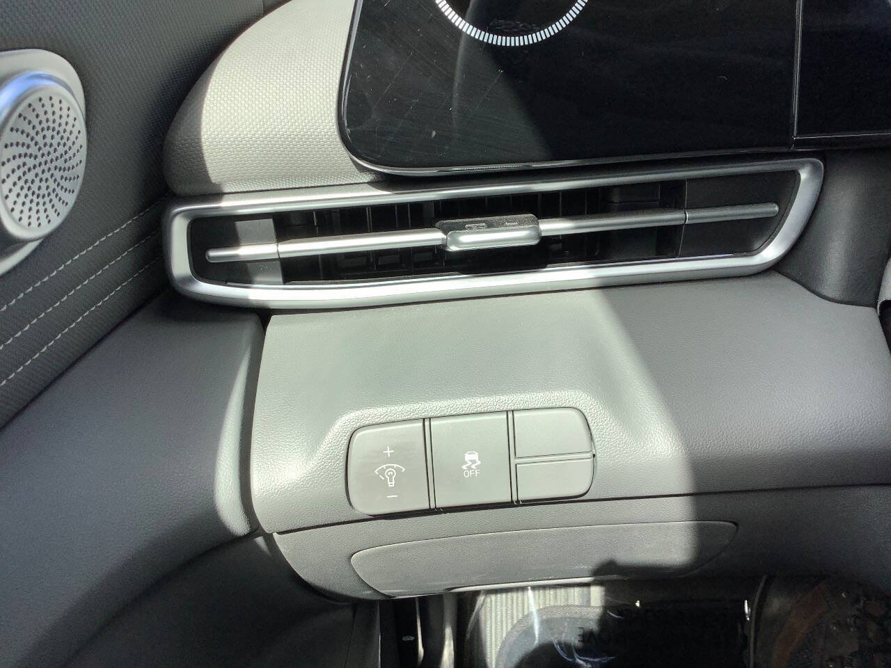 Used 2025 Hyundai Elantra SEL FWD image 42