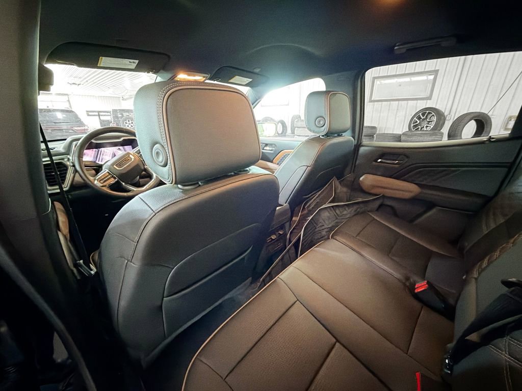 Used 2023 GMC Canyon Denali AWD/4WD image 9