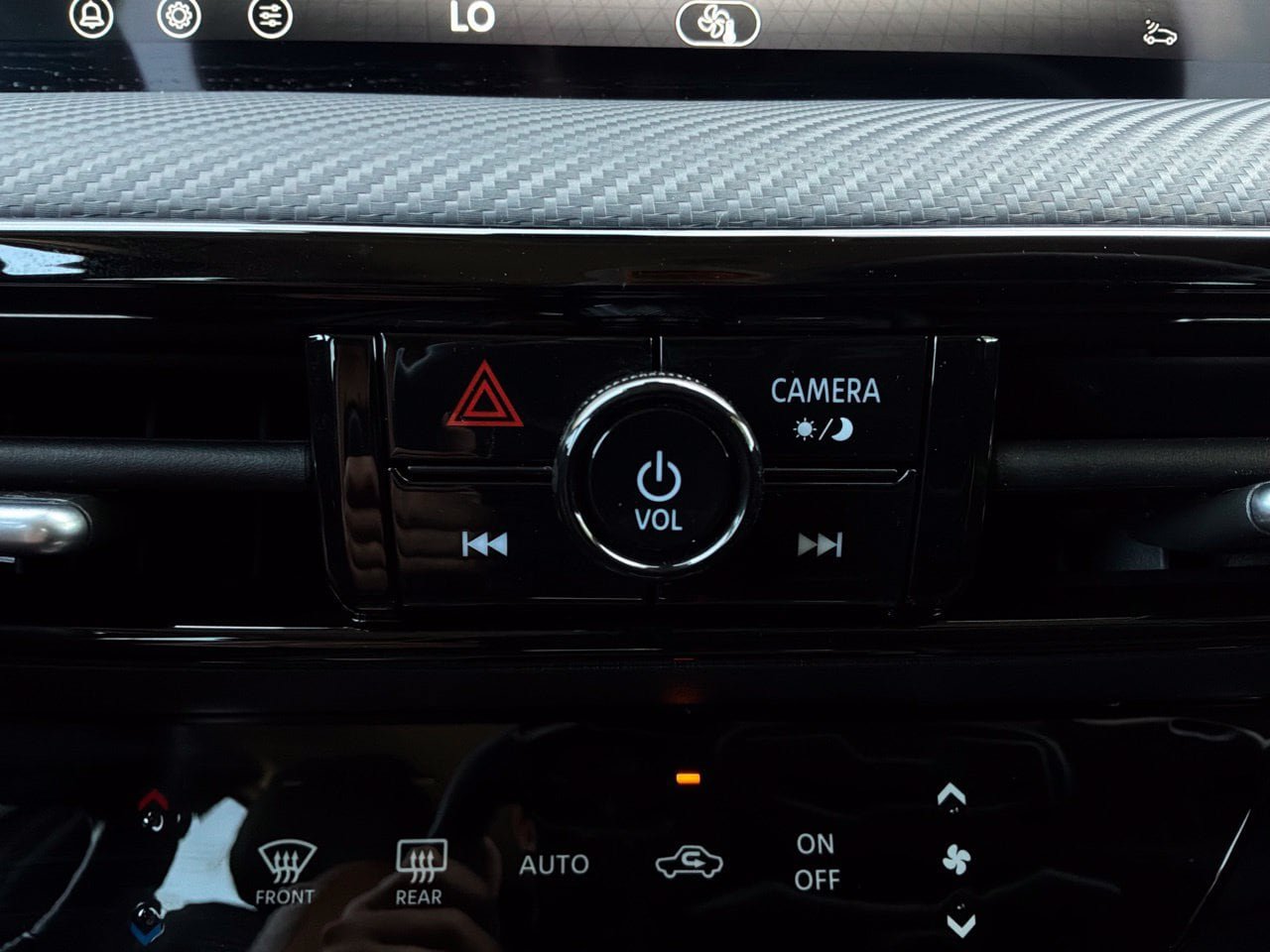Used 2026 Nissan Kicks SR FWD image 34
