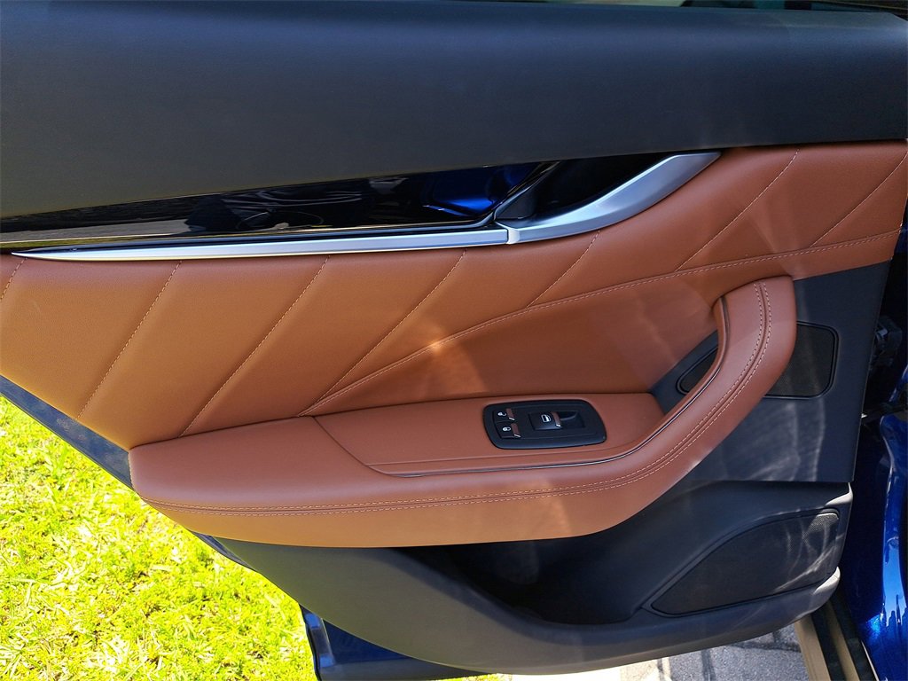 Used 2022 Maserati Levante Modena image 11
