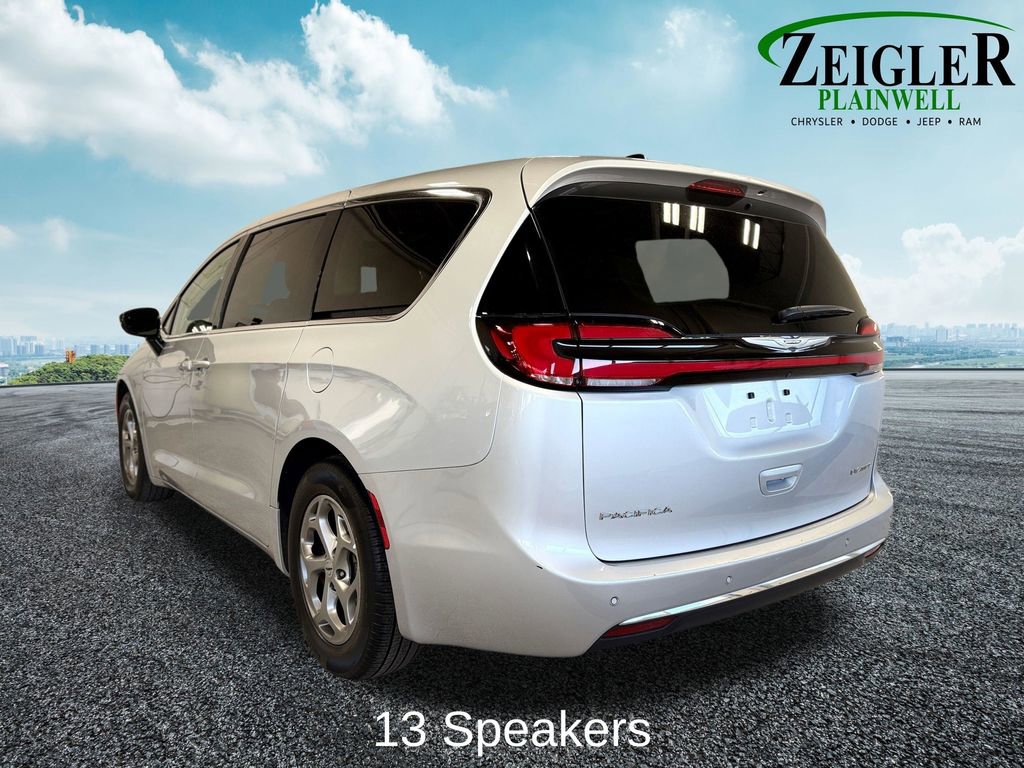 Used 2024 Chrysler Pacifica Limited image 6