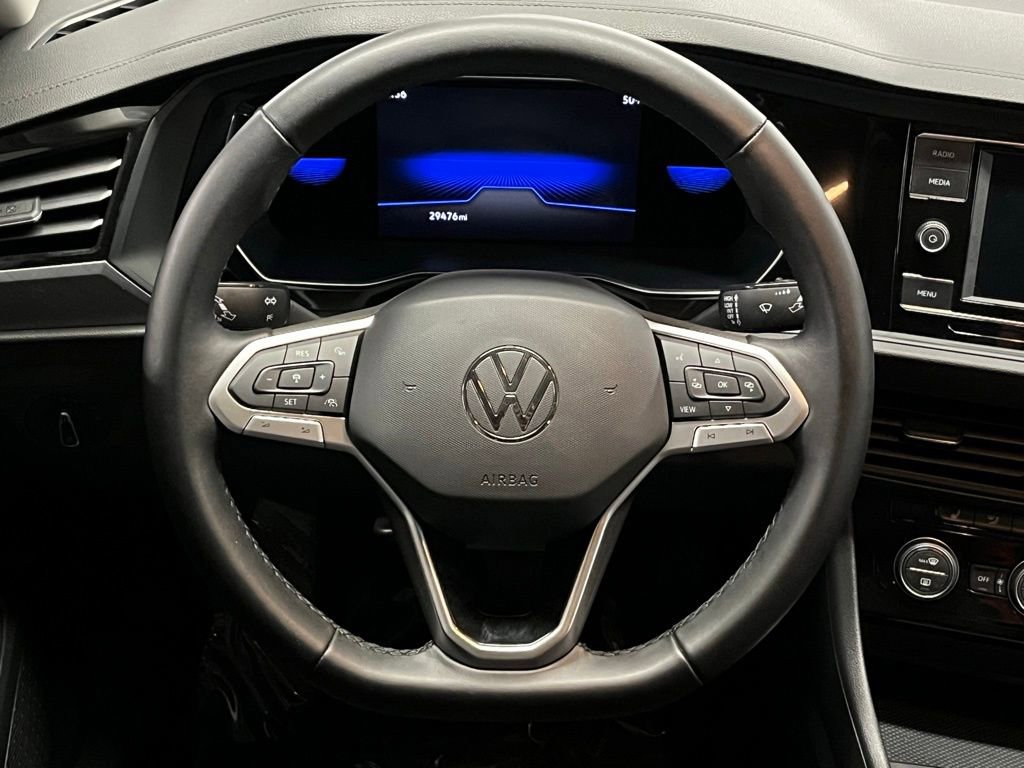Used 2023 Volkswagen Jetta SE w/ Panoramic Sunroof Package image 9