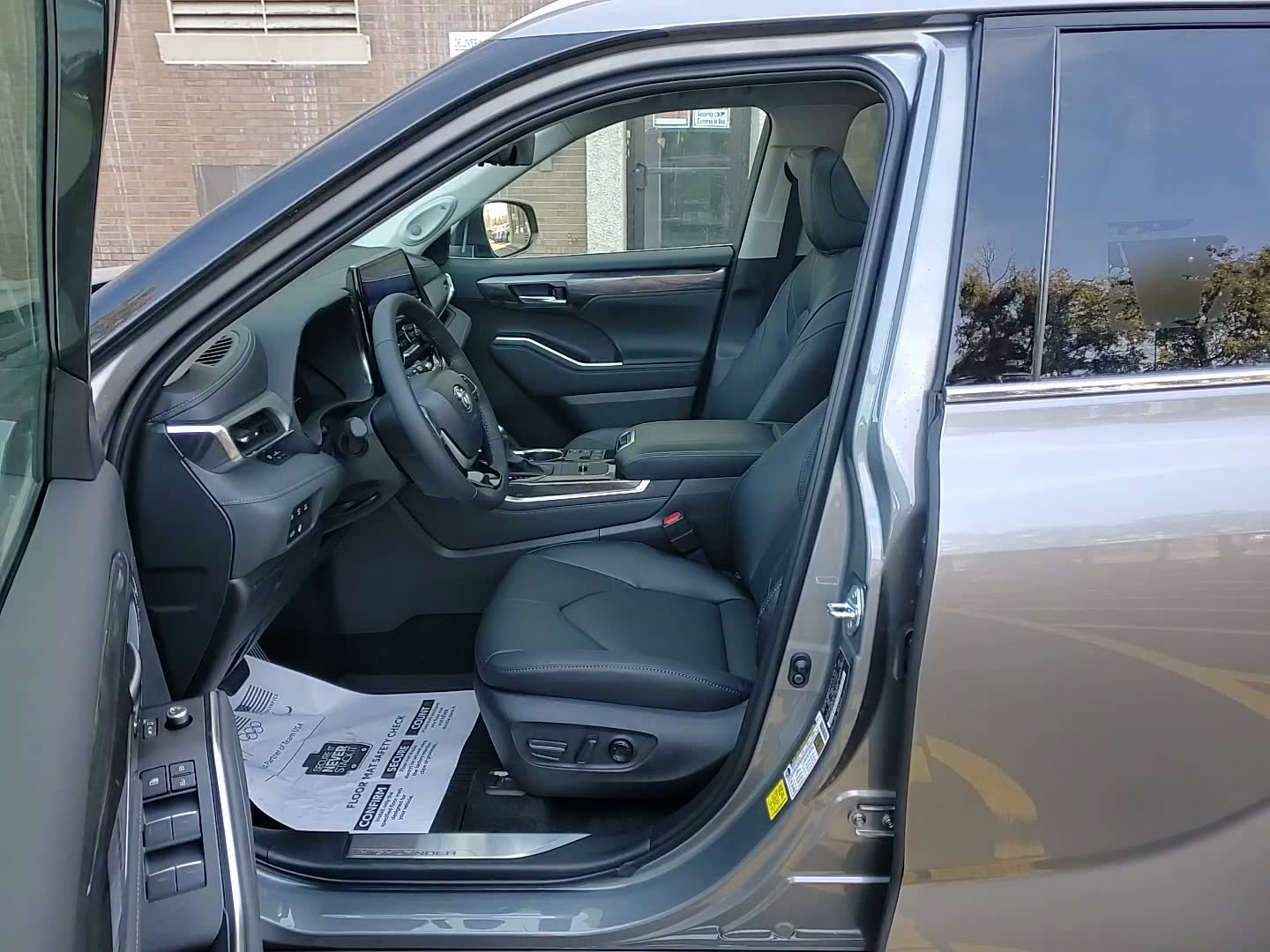 New 2026 Toyota Highlander Platinum image 11