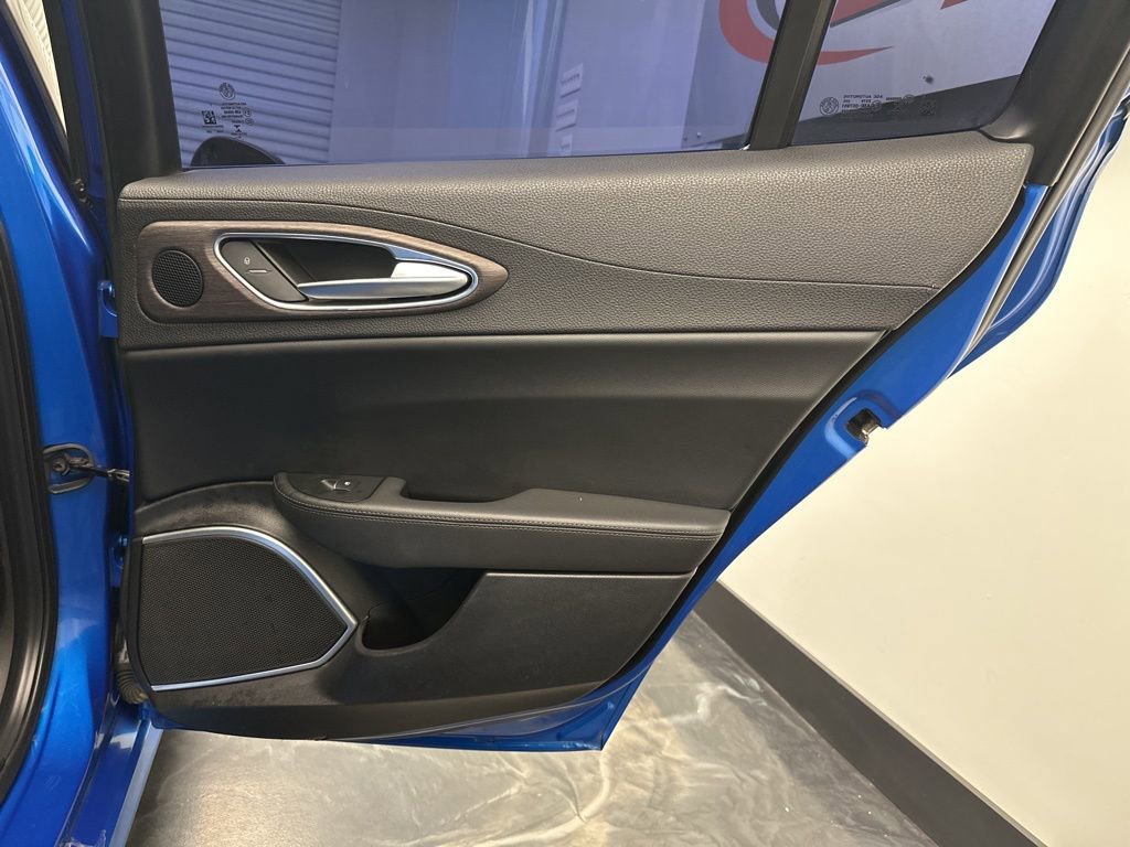 Used 2019 Alfa Romeo Giulia Ti w/ Nero Edizione image 12