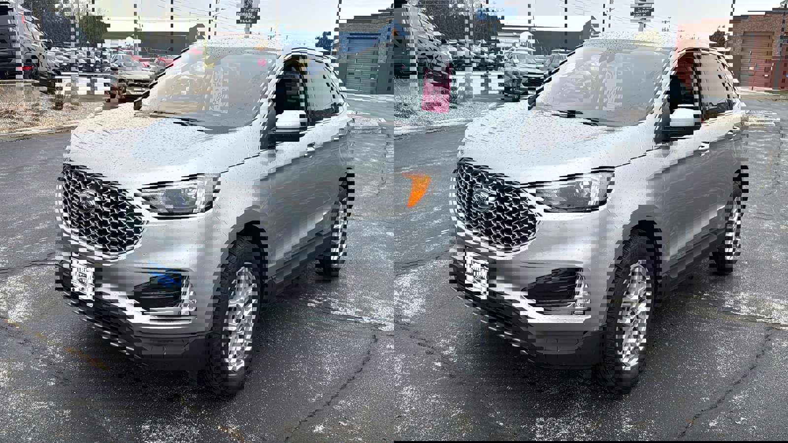 Used 2023 Ford Edge SEL w/ Convenience Package image 4