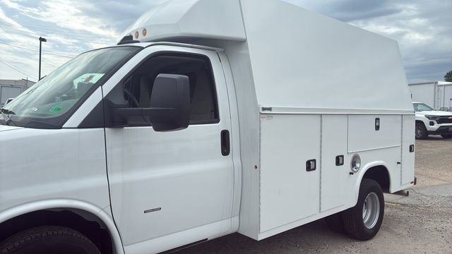New 2024 Chevrolet Express 3500 RWD image 23