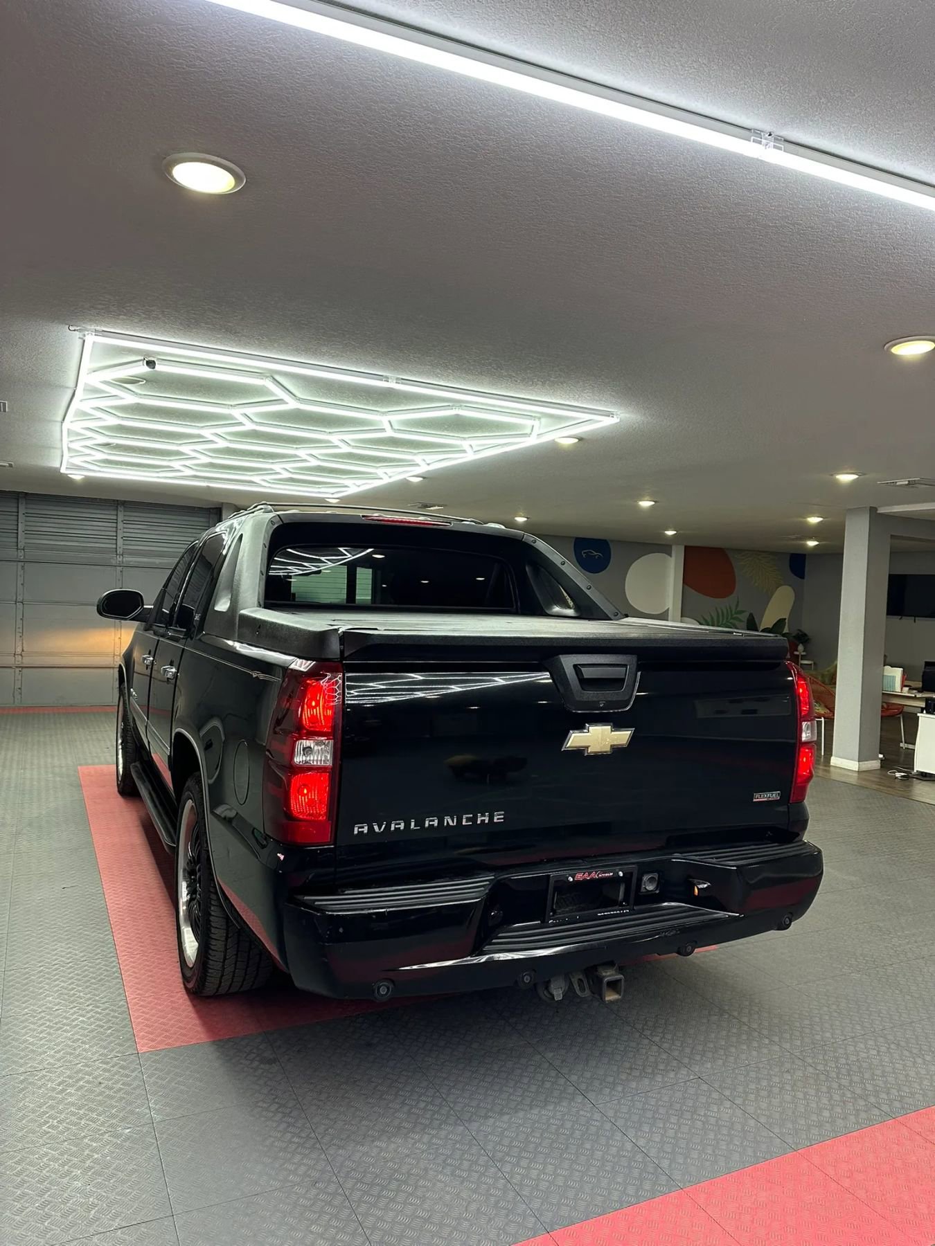 Used 2011 Chevrolet Avalanche LTZ RWD image 17