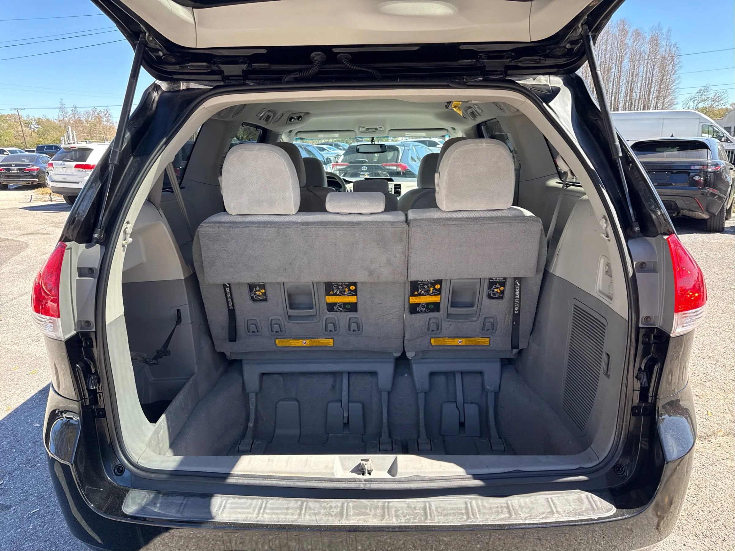 Used 2011 Toyota Sienna LE image 13