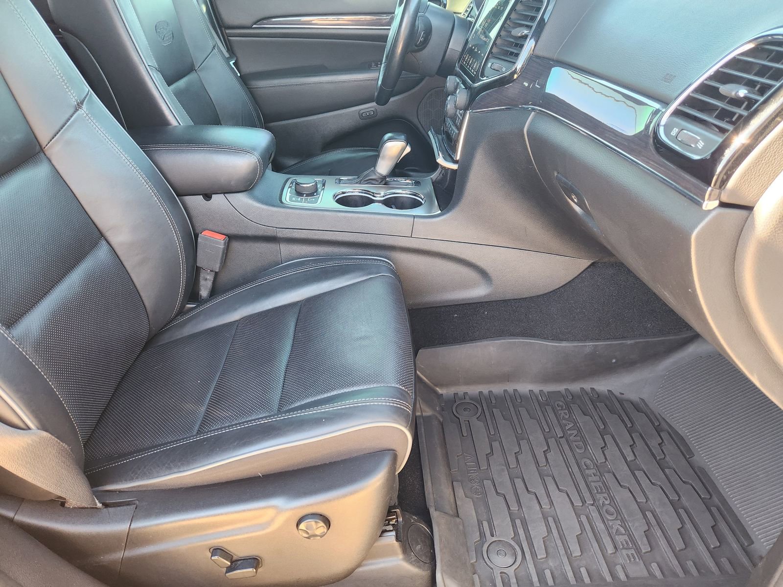 Used 2020 Jeep Grand Cherokee Overland image 17