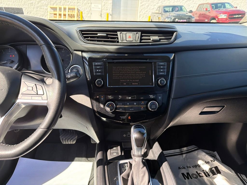 Used 2019 Nissan Rogue SL w/ Premium Package image 18