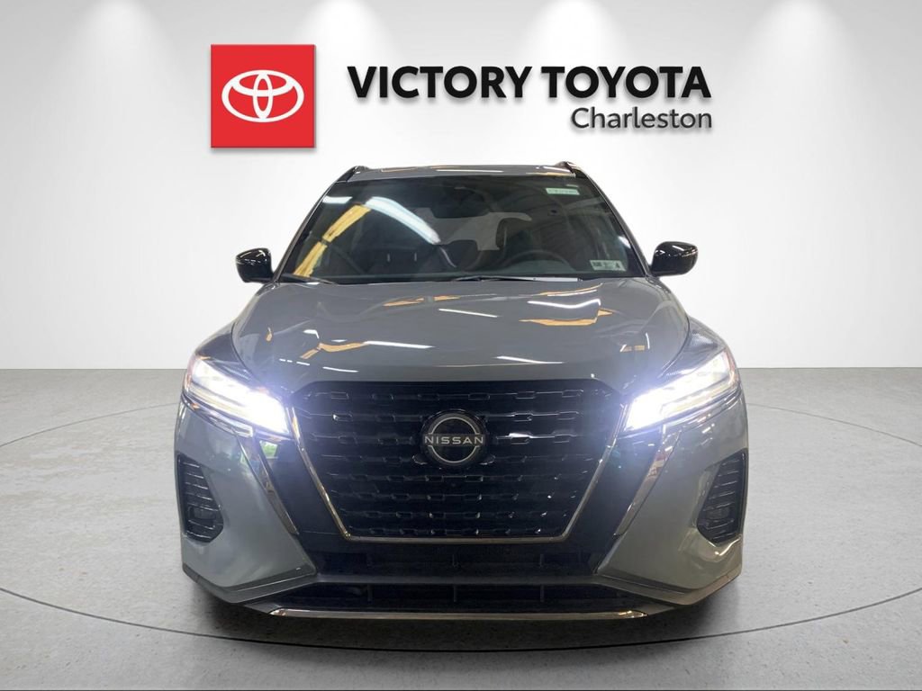 Used 2023 Nissan Kicks SR w/ SR Premium Package FWD image 8